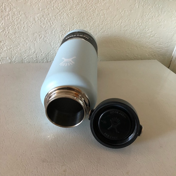 Hydro flask 40 Oz - Picture 2 of 3
